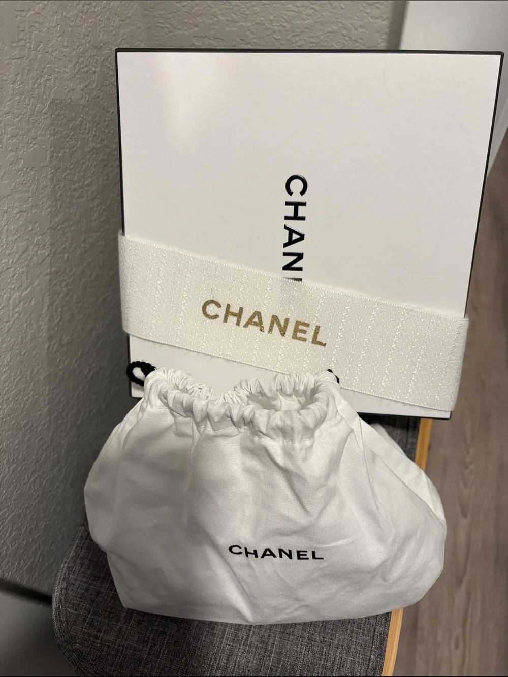 CHANEL White Box w Black Logo &Gold-Stamped Ribbon &drawstring dust bag